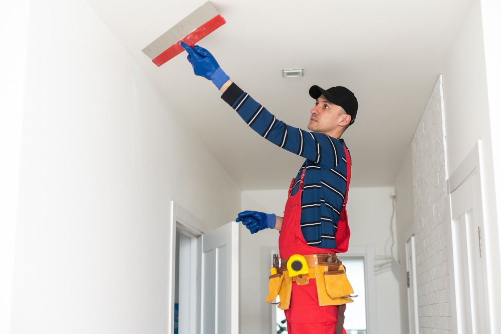 Wil je een plafond stucen in Zoetermeer? We laten je ziet op welke manier je een super strak resultaat krijgt.